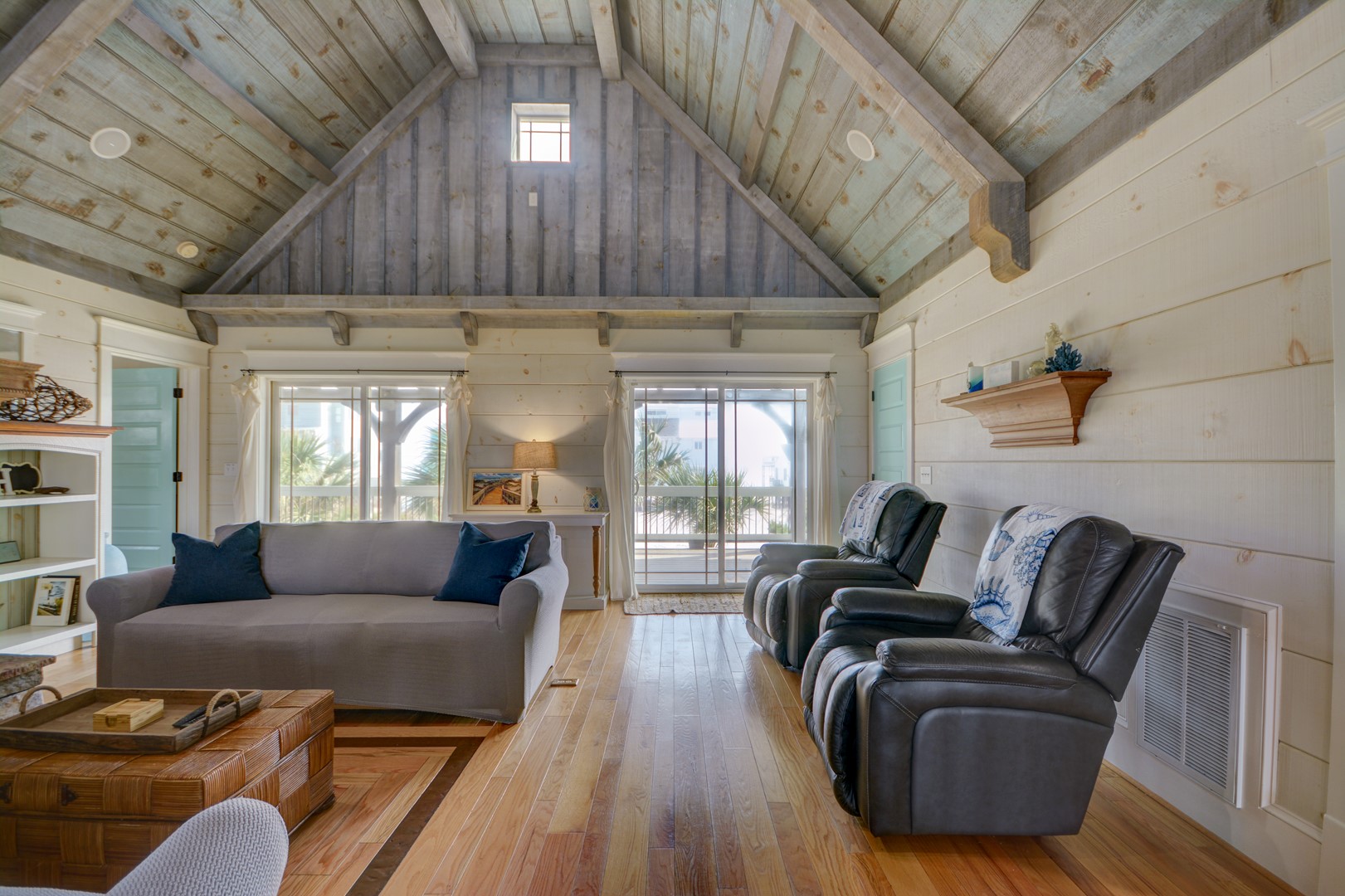 メリー The Seaside Craftsman | Access Realty