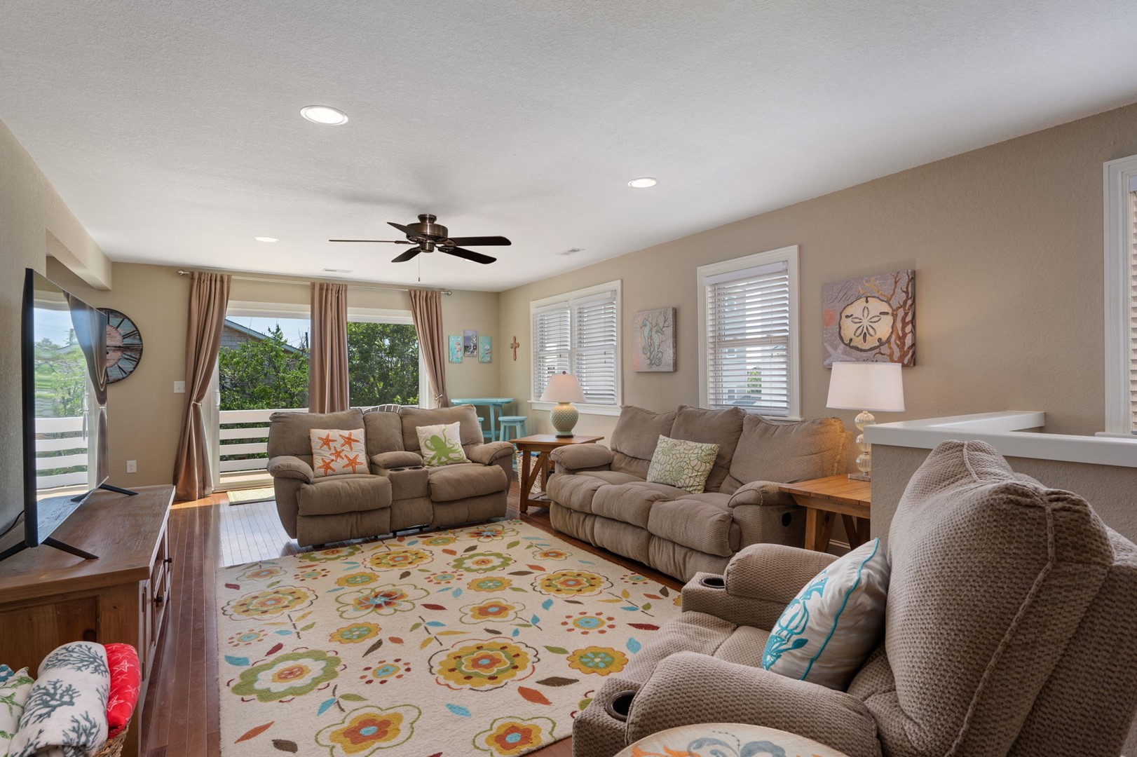 3-web-or-mls-406-Flip-Floppin-TL-Living