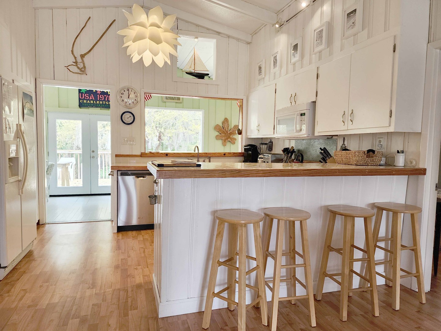 Breakfast Bar & Kitchen