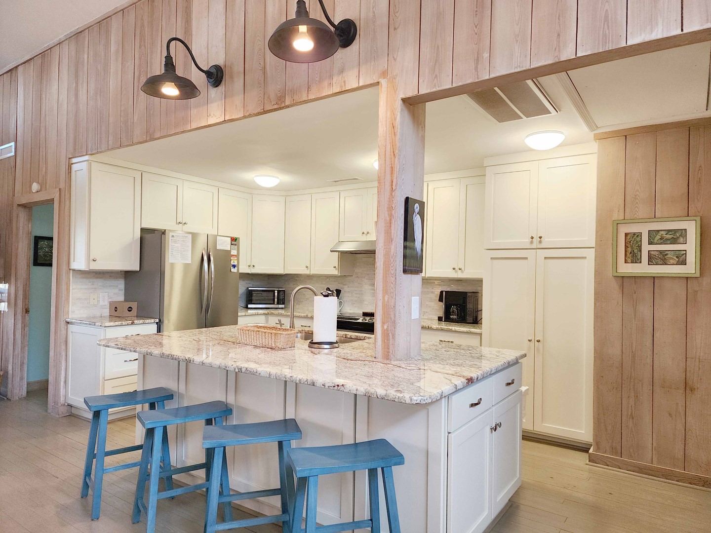 Breakfast Bar & Kitchen