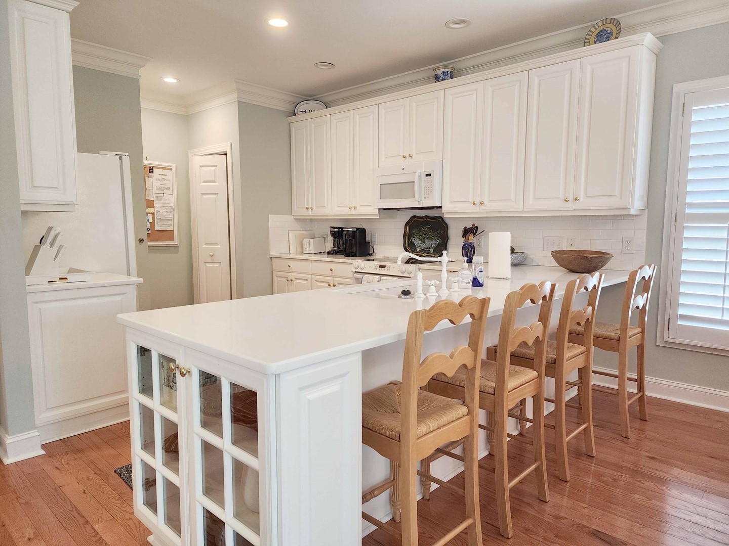 Breakfast Bar & Kitchen