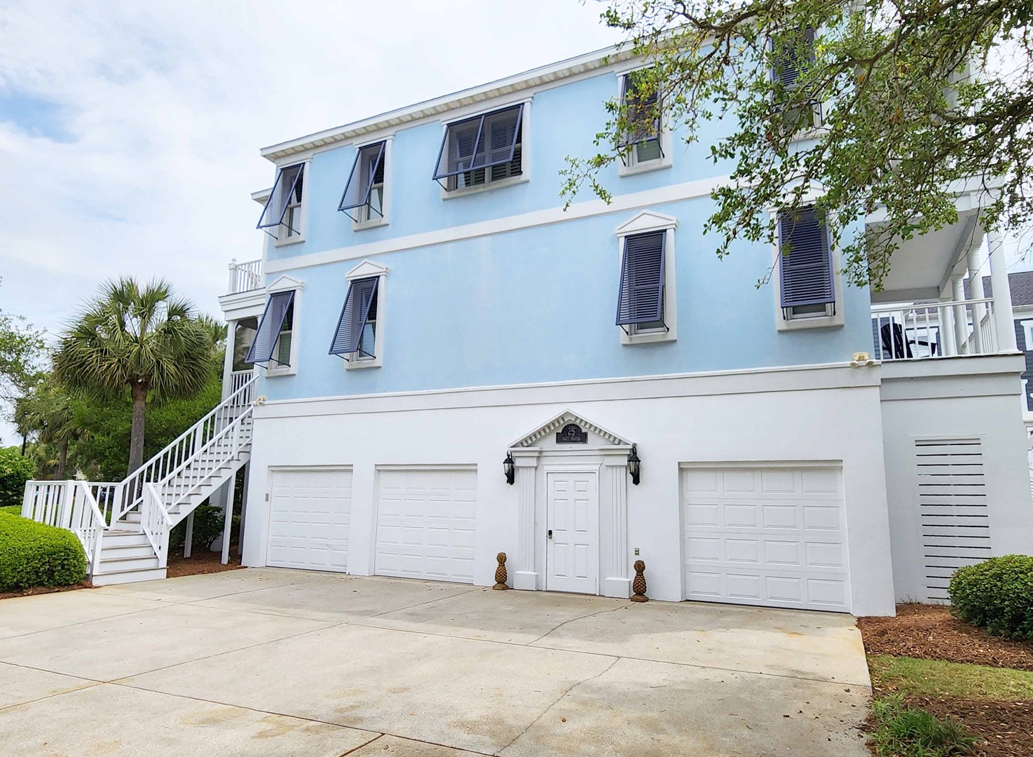 Side Entry Garage and Ground Level Entrance