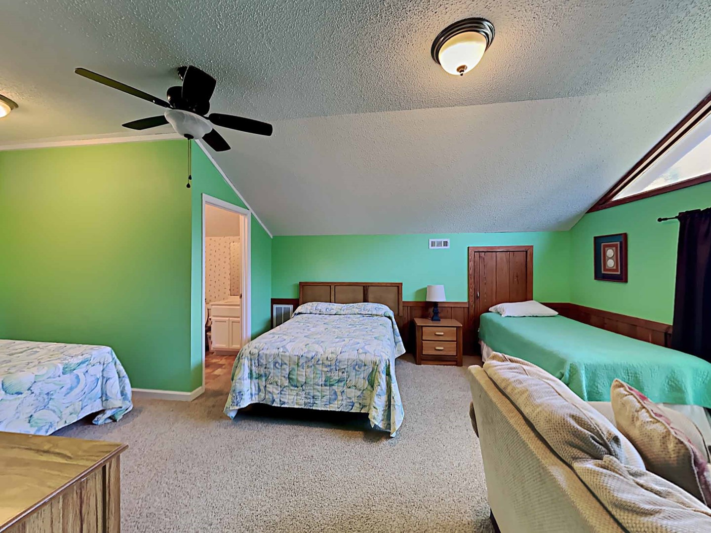 Bedroom 6 - Top Floor