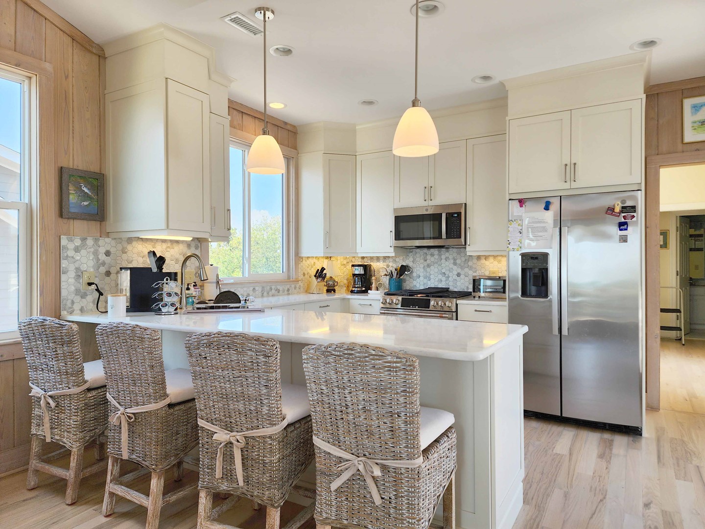 Breakfast Bar & Kitchen