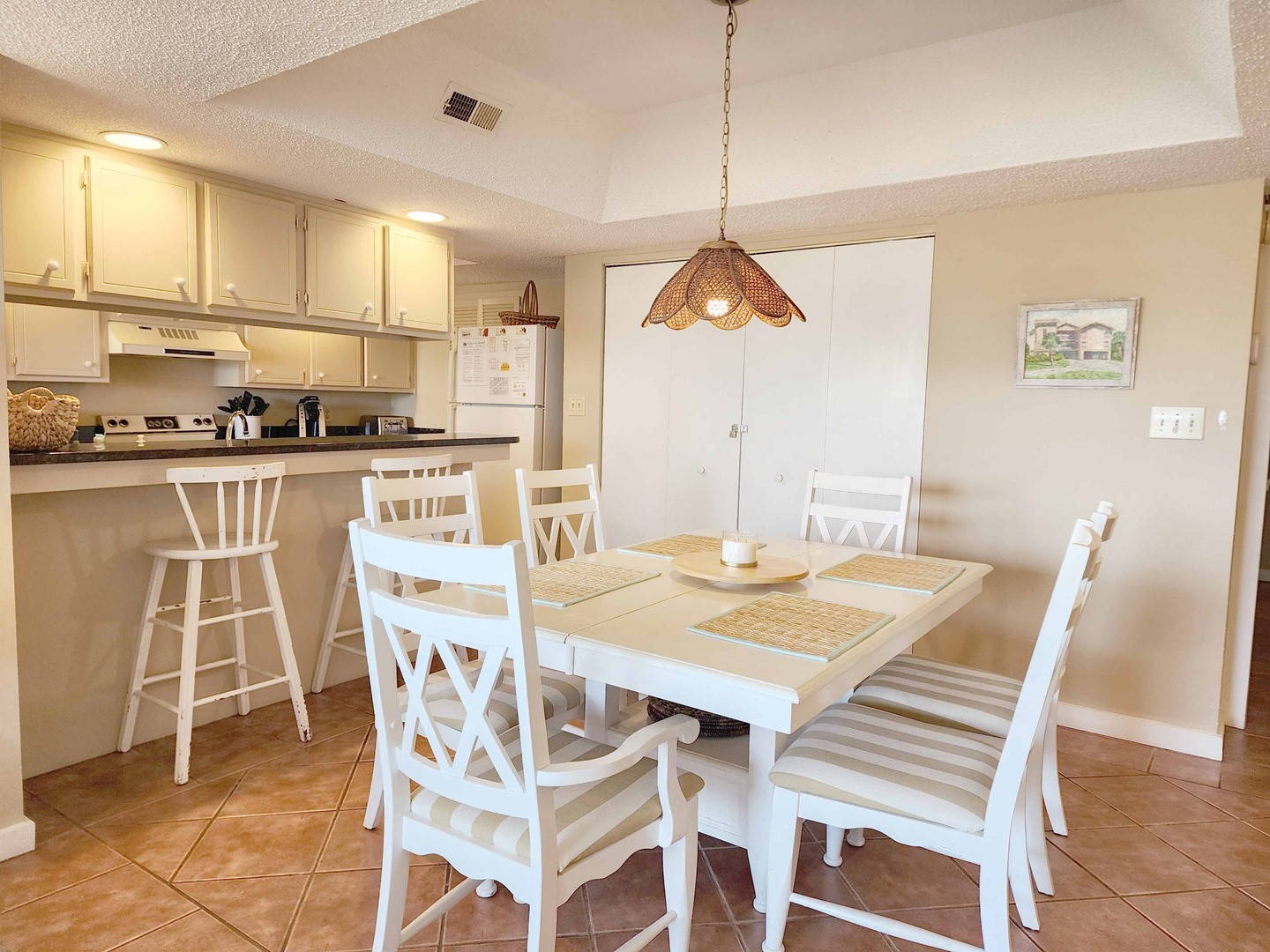 Dining Area & Kitchen