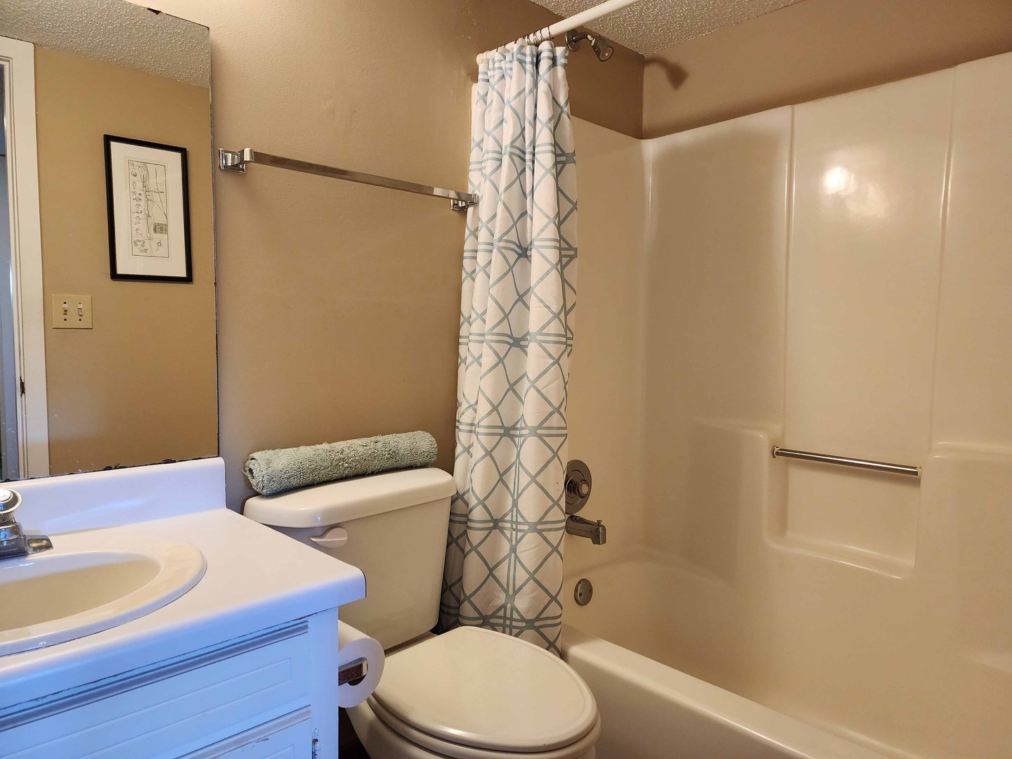 Tub/Shower in Bath 2