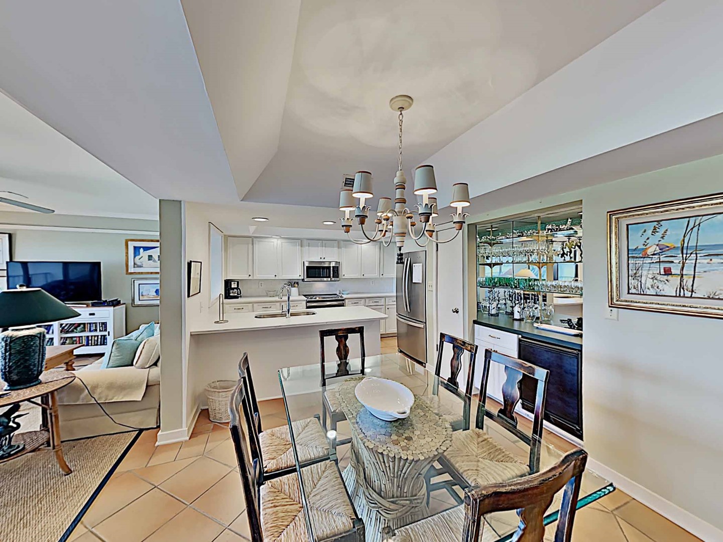 Dining Area & Kitchen