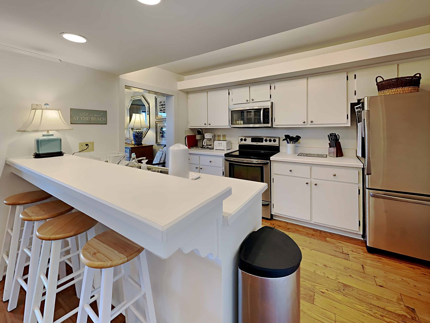 Breakfast Bar & Kitchen