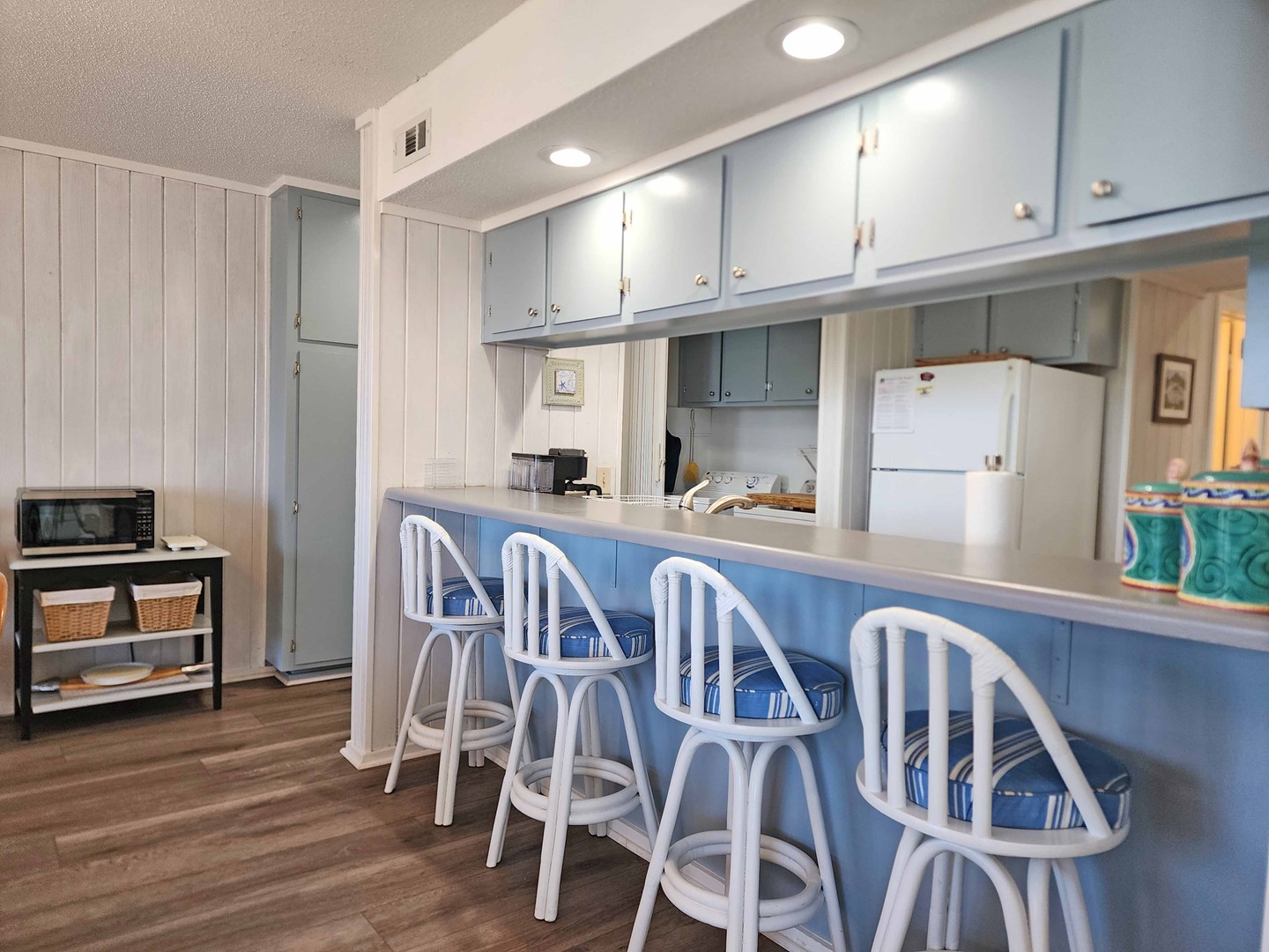 Breakfast Bar & Kitchen