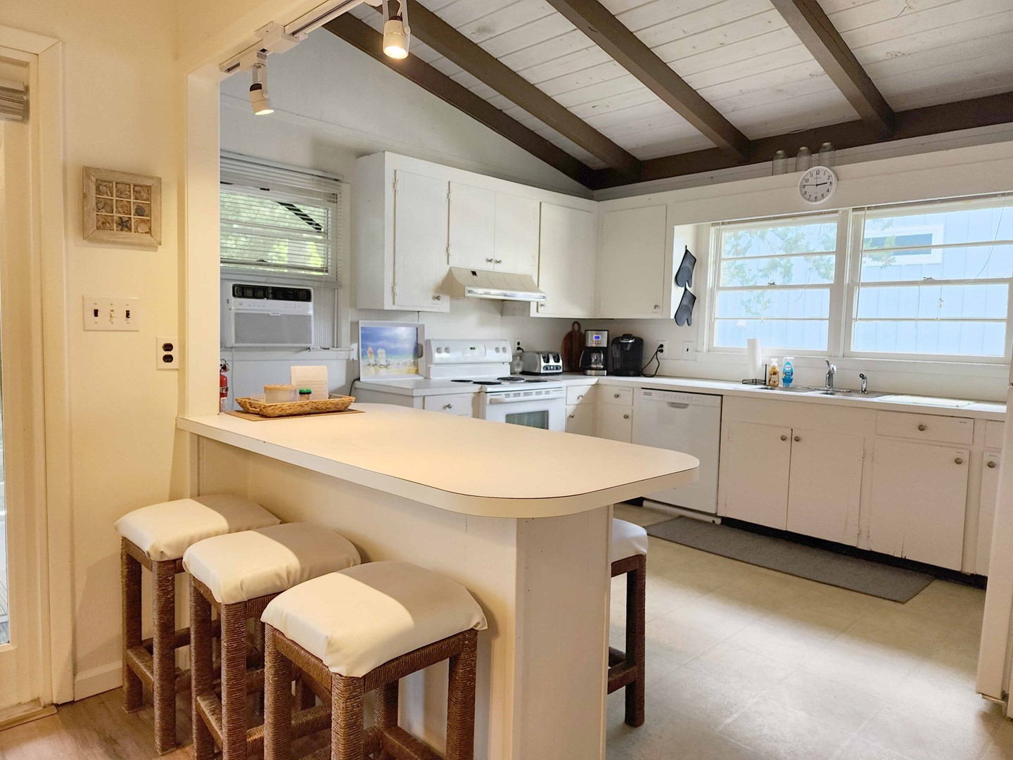 Breakfast Bar & Kitchen