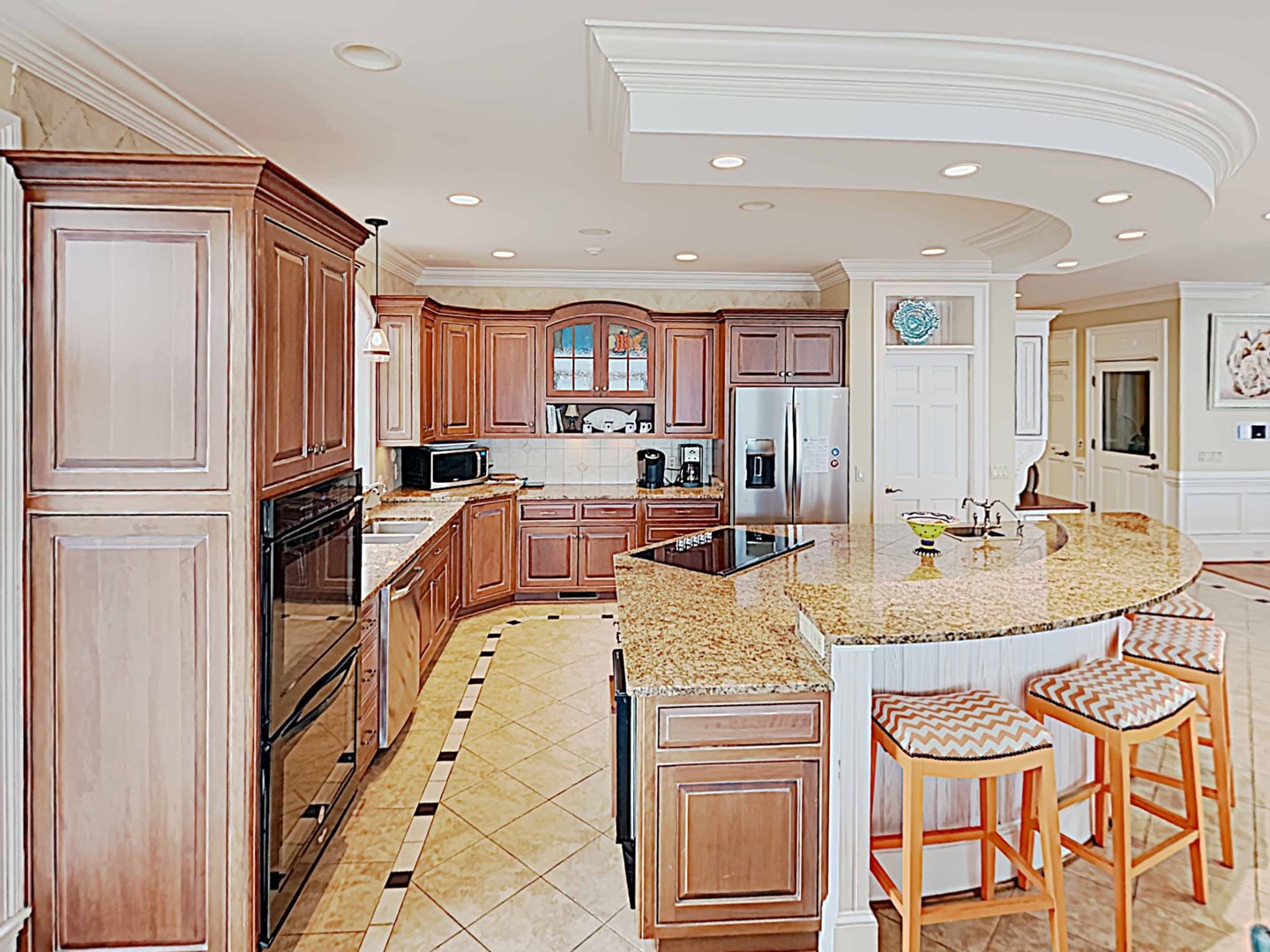 Breakfast Bar & Kitchen