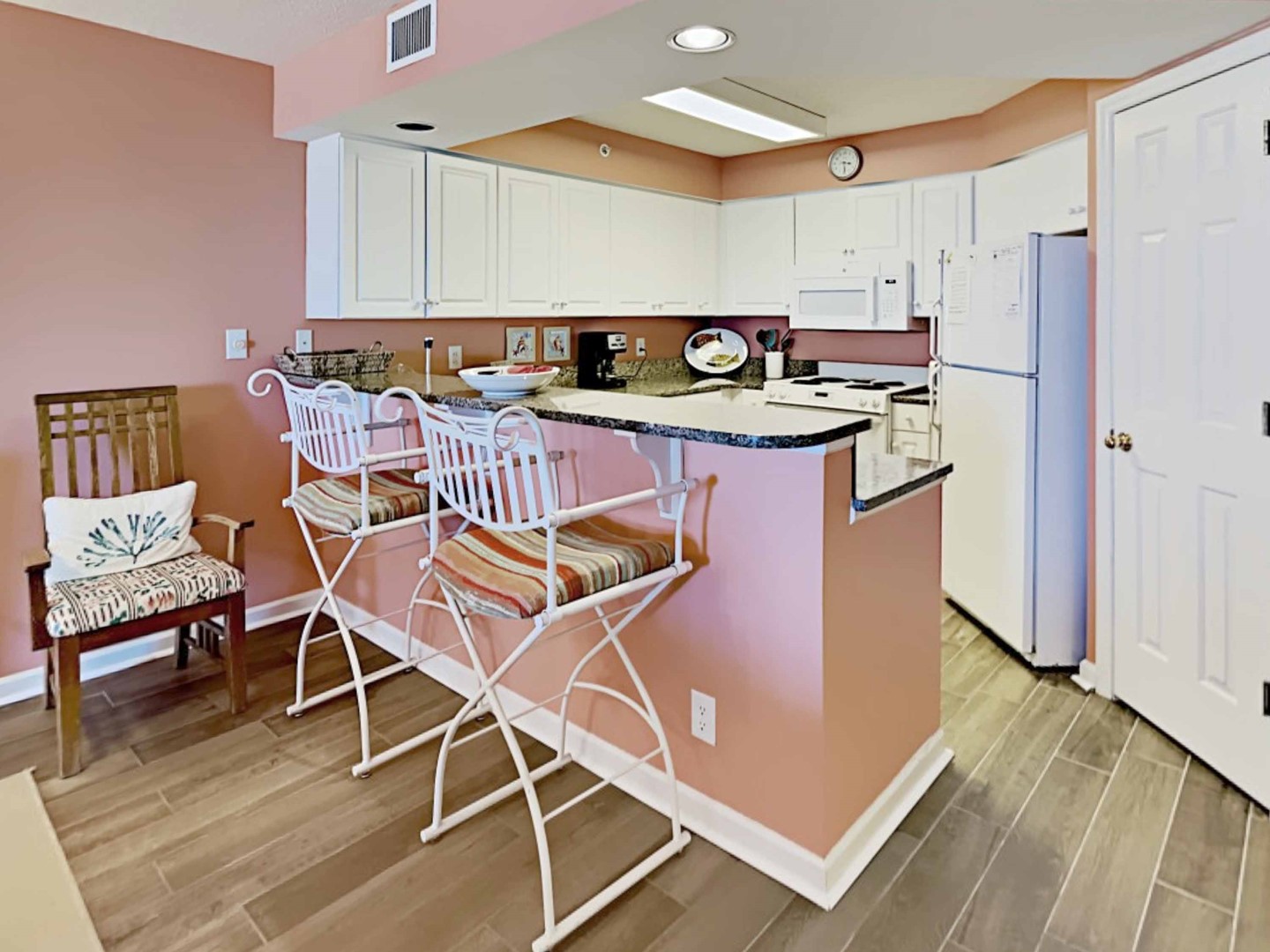 Breakfast Bar & Kitchen