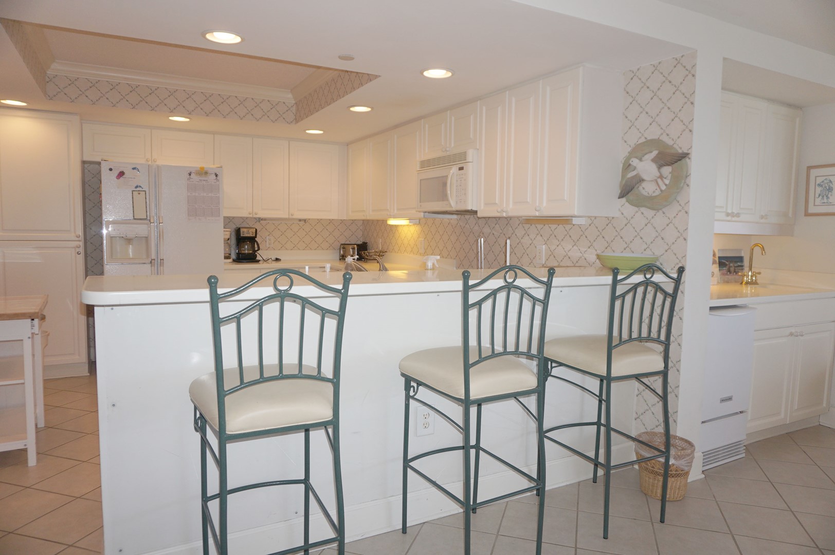 Breakfast Bar & Kitchen