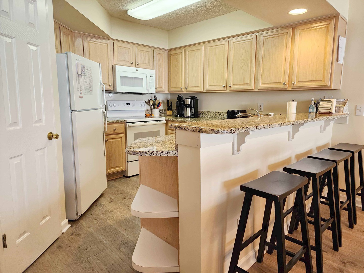 Breakfast Bar & Kitchen