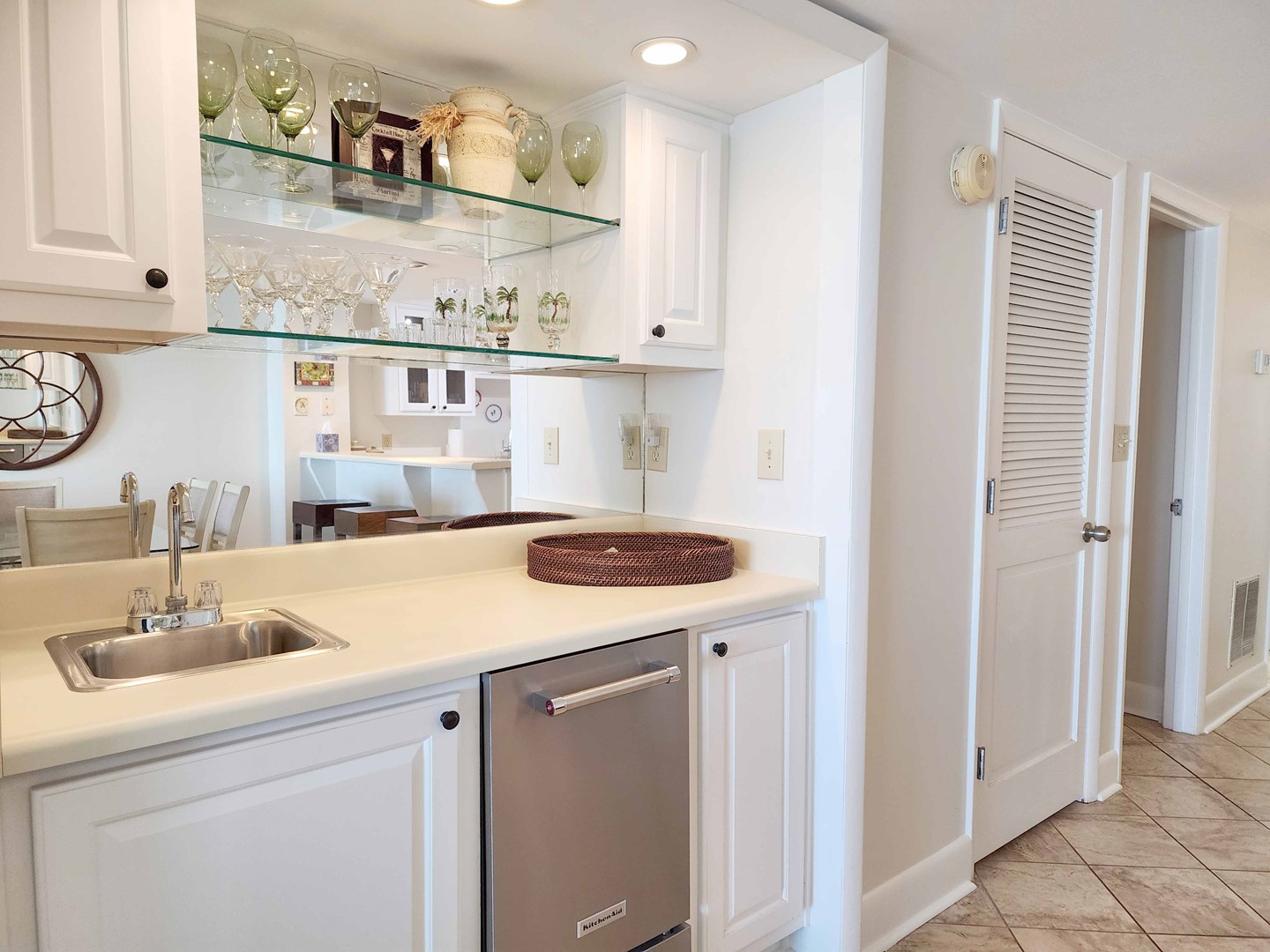 Wet Bar with Ice Maker