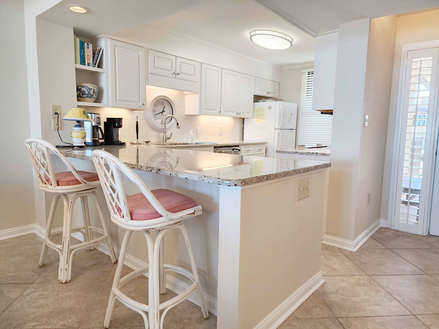 Breakfast Bar & Kitchen