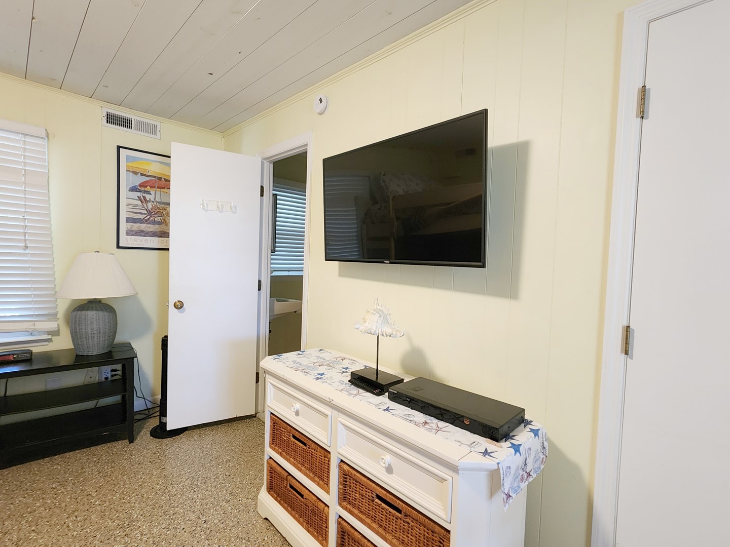 TV in Bedroom 4