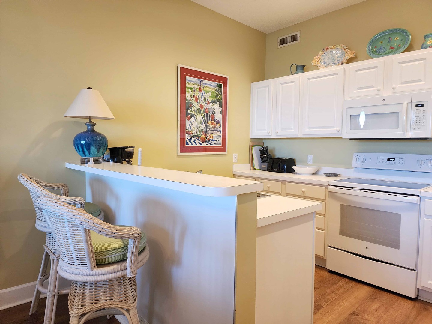 Breakfast Bar & Kitchen