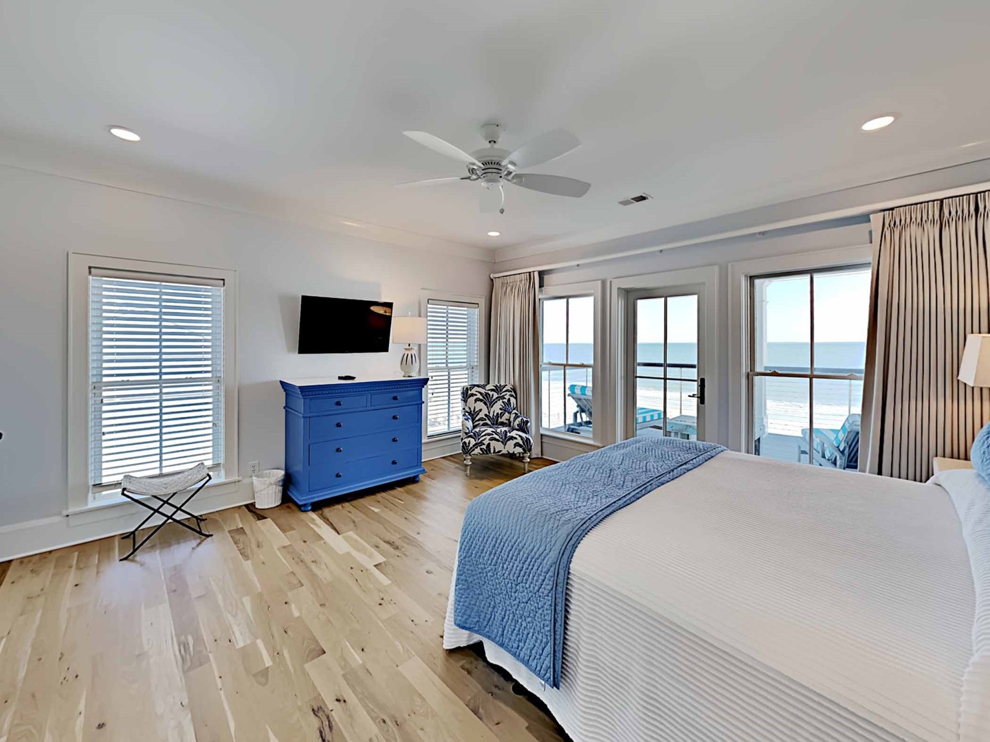 Bedroom 2 (Top Floor)