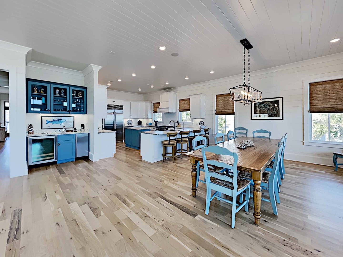 Dining Area & Kitchen