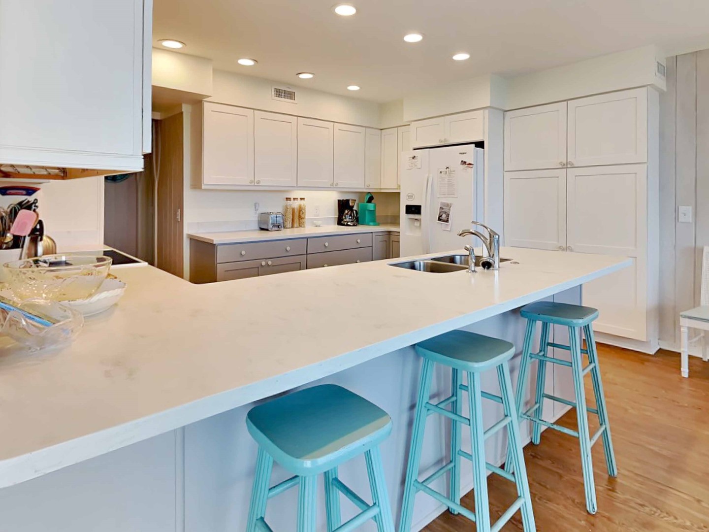 Breakfast Bar & Kitchen