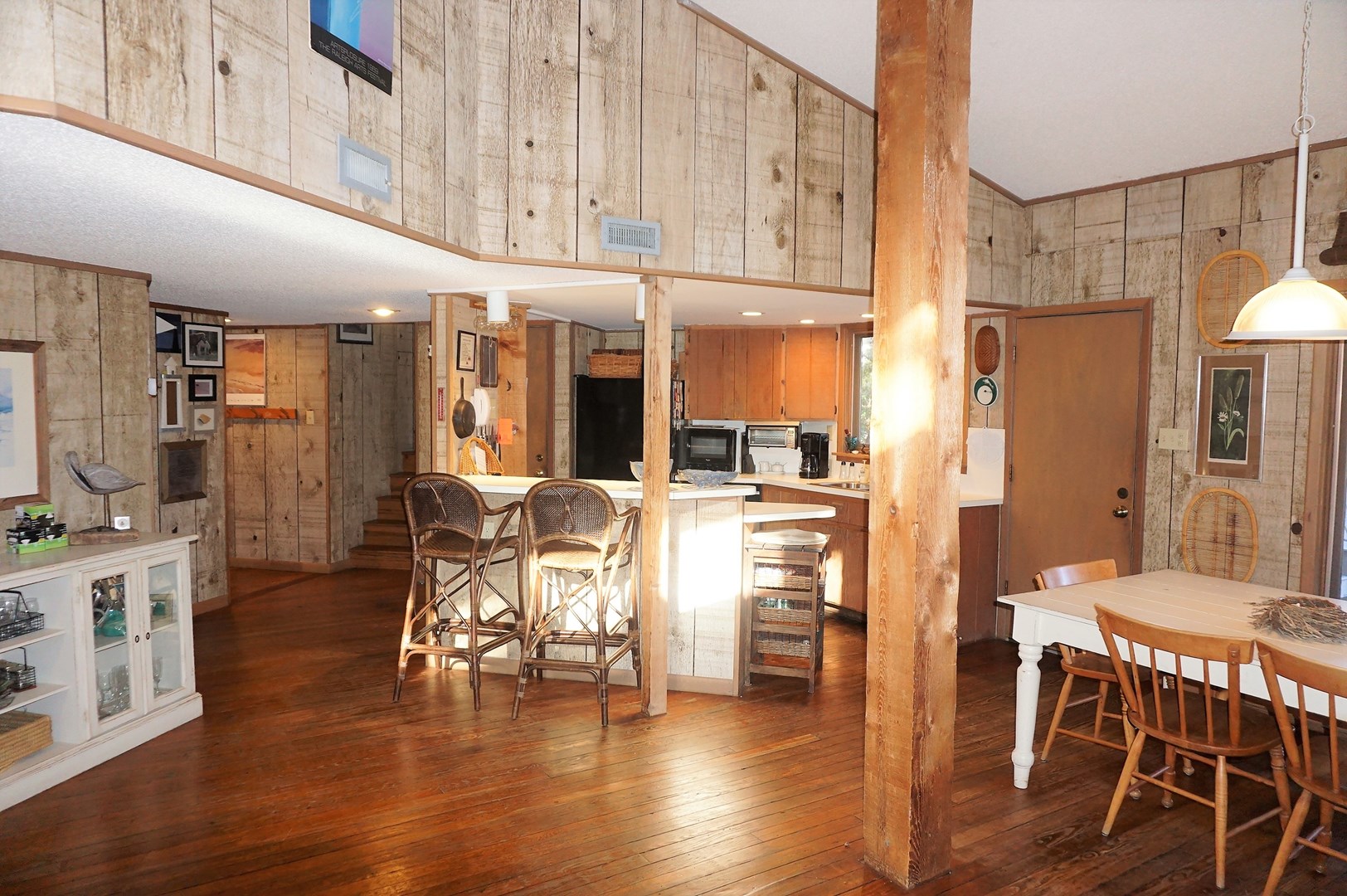 Dining Area & Kitchen