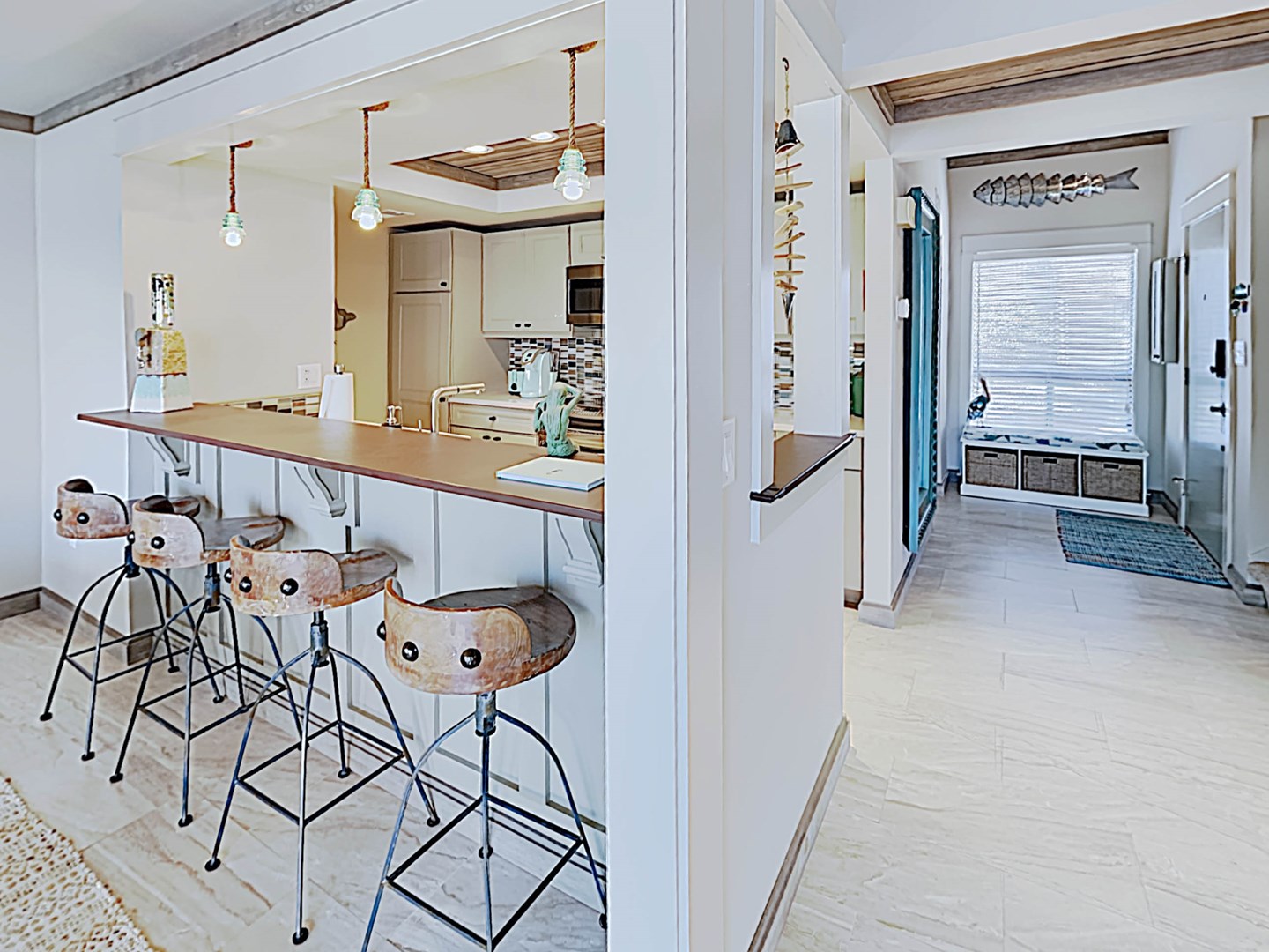 Kitchen & Breakfast Bar