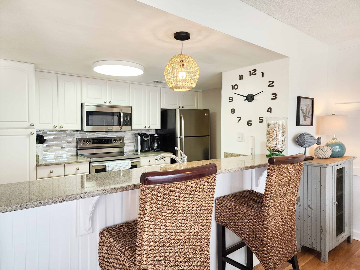 Breakfast Bar & Kitchen