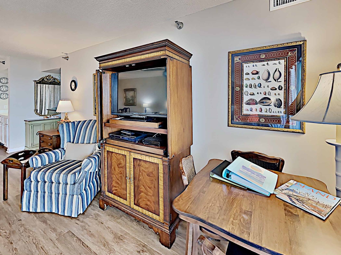 Warwick-203 Living Area