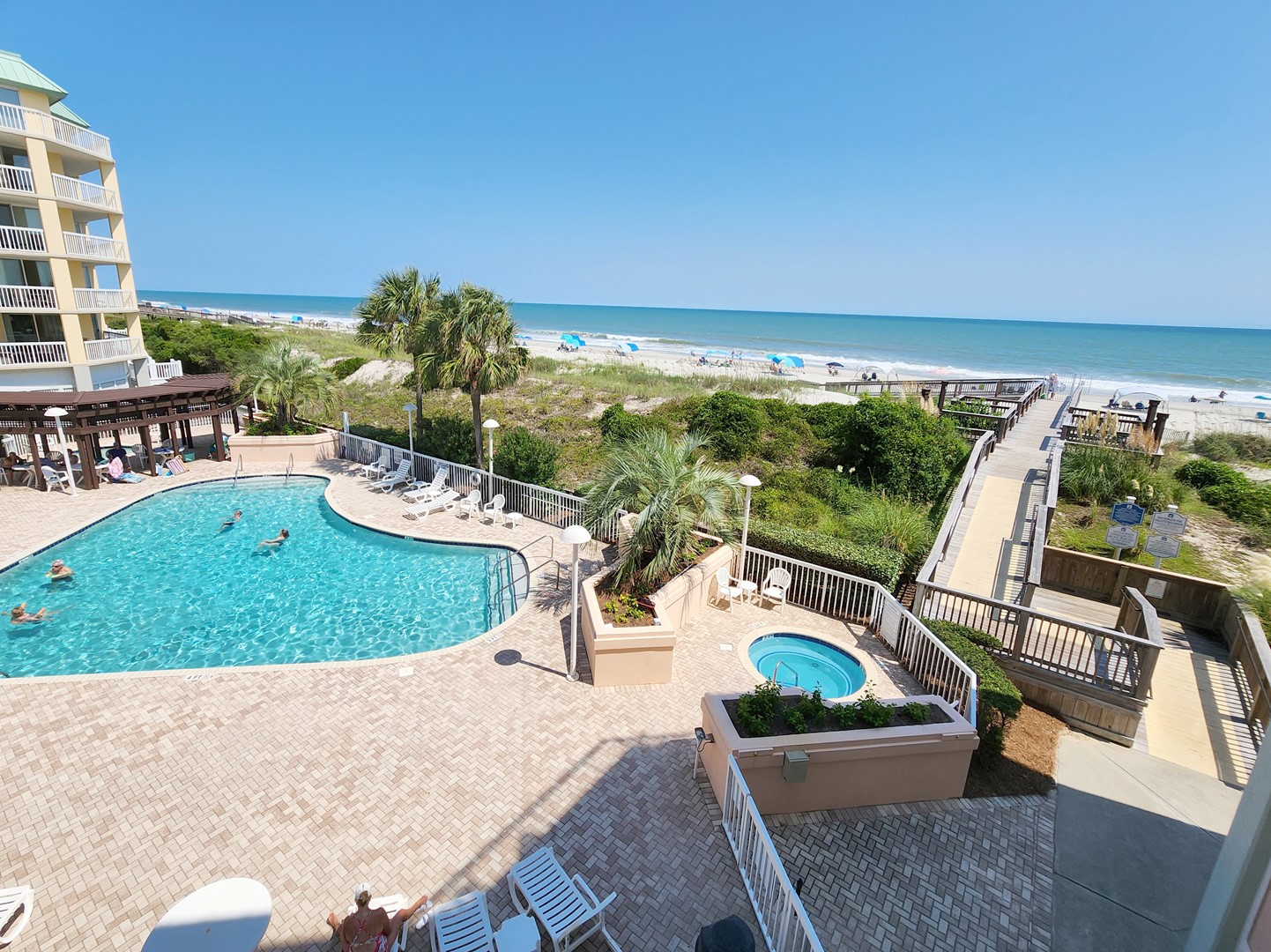 Wide Angel View Pool to Beach