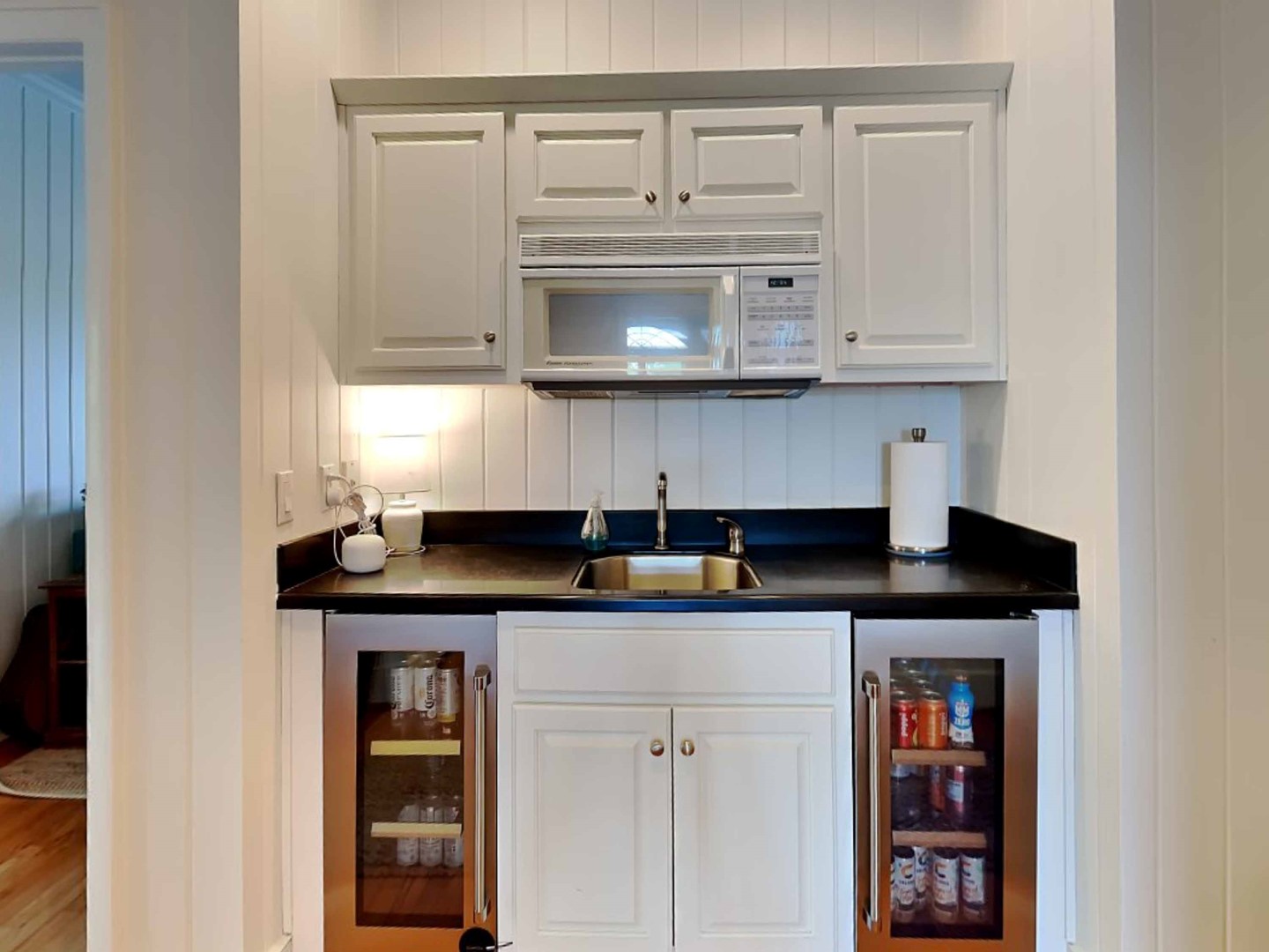 Wet Bar on 1st Floor