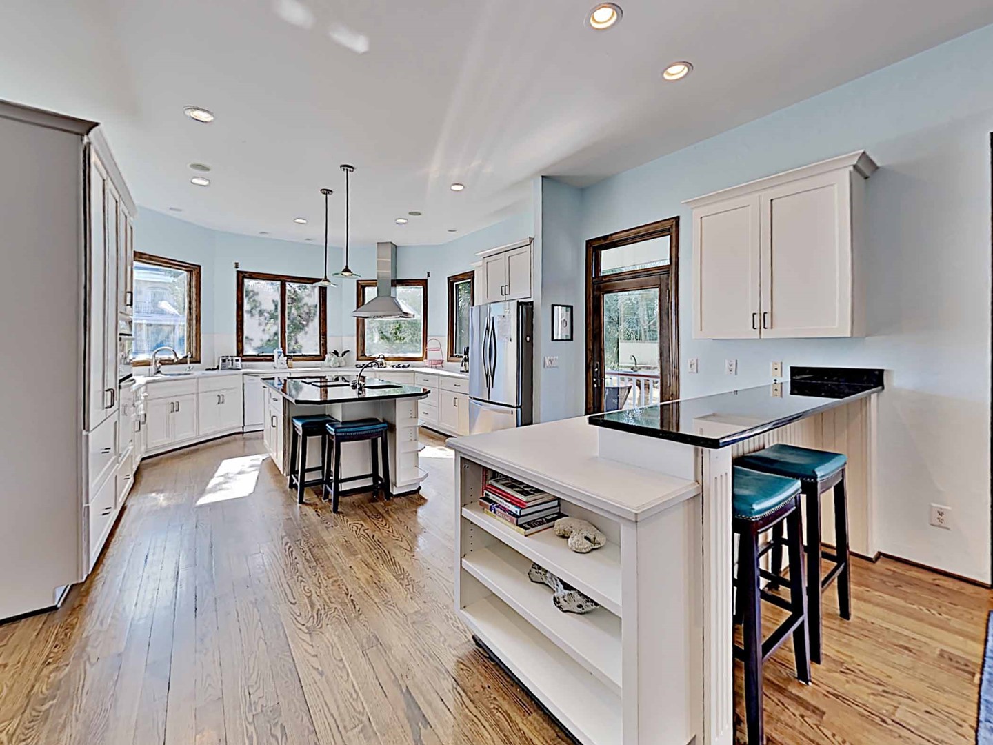 Breakfast Bar & Kitchen