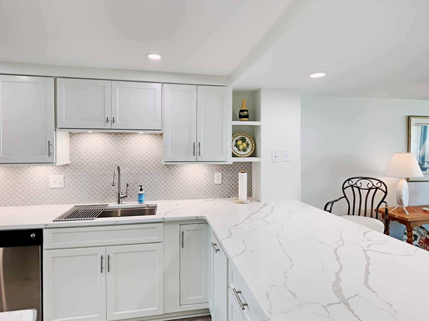 Kitchen & Breakfast Bar