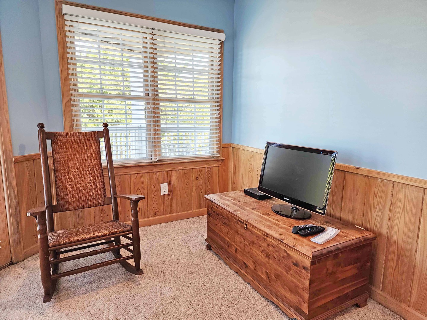 Suite 1 Sitting Area TV