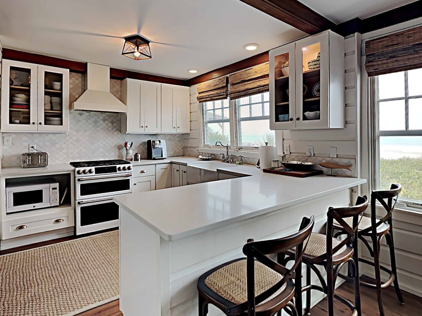 Breakfast Bar & Kitchen