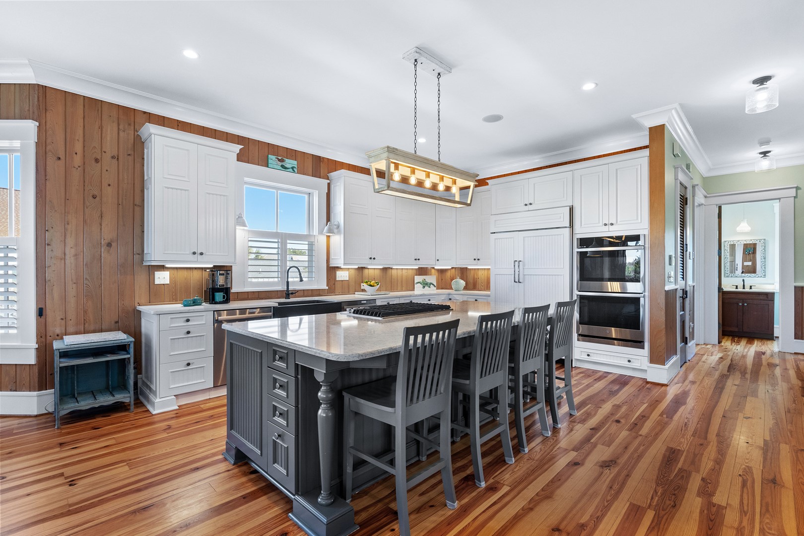 Breakfast Bar & Kitchen