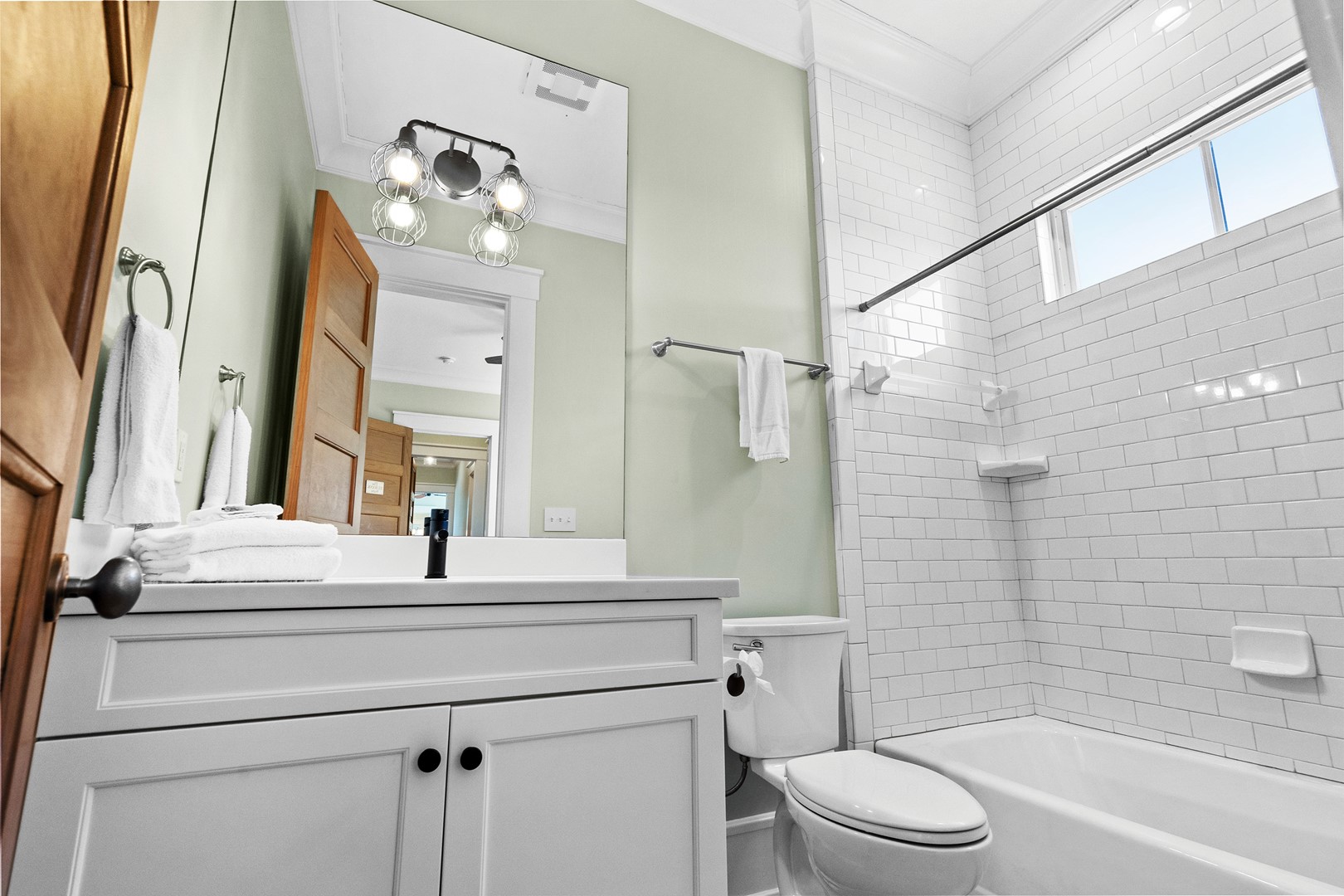 The Eubank Suite - 1st Floor Bath 2