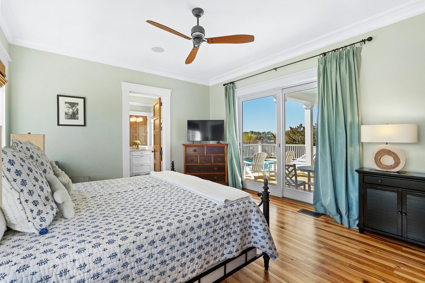 Belzer Suite - Main Floor, Bedroom 1