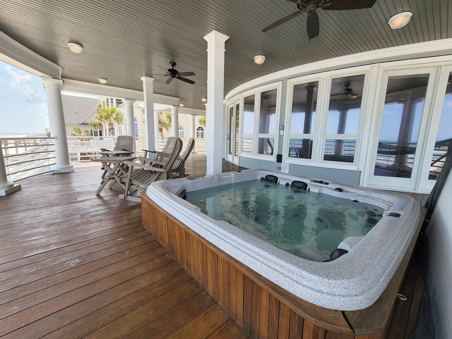 1st Floor Oceanfront Porch with Hot Tub