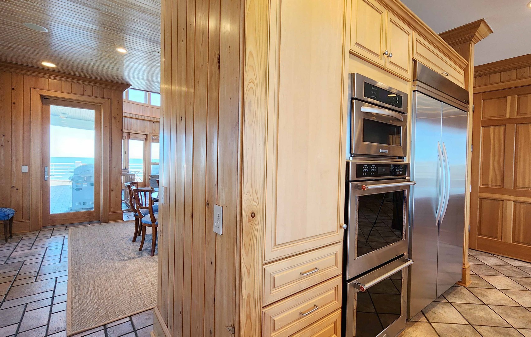 Kitchen has Double Ovens