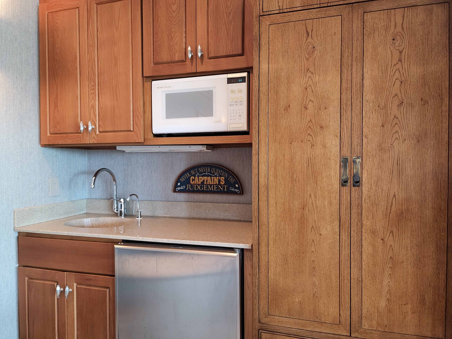 Wet Bar in 1st Floor Den