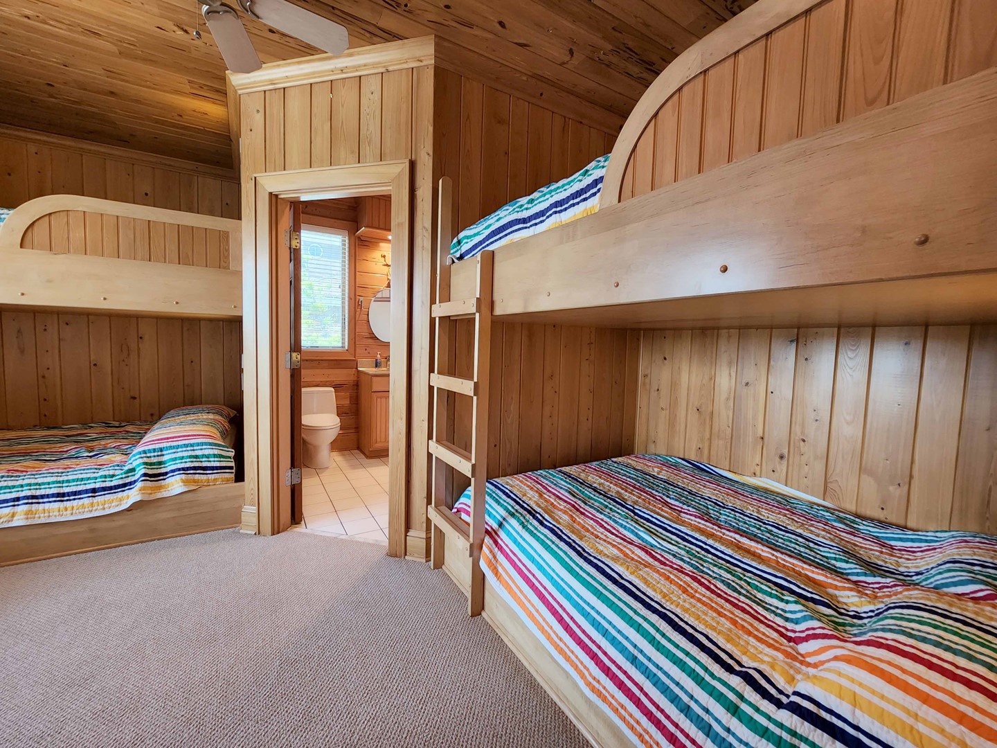 Bedroom 6 - 2 Queen Bunks