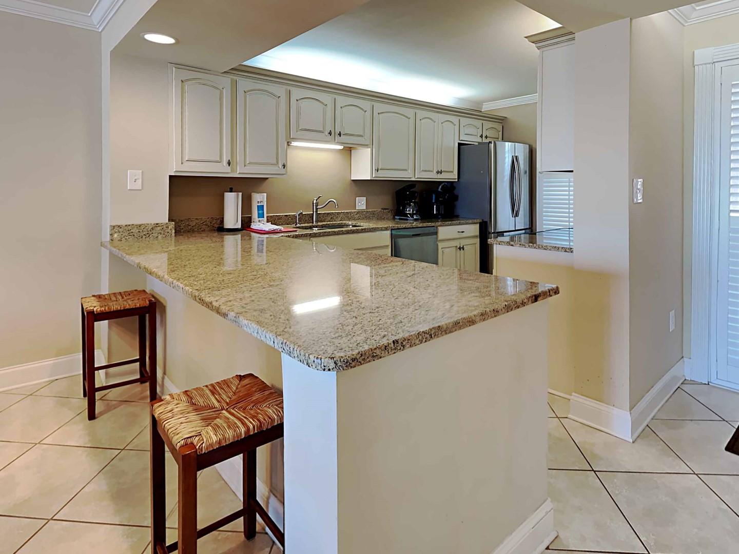 Breakfast Bar & Kitchen