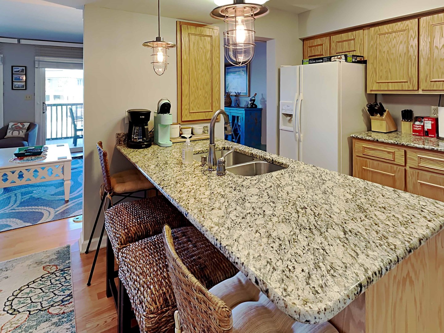 Breakfast Bar & Kitchen