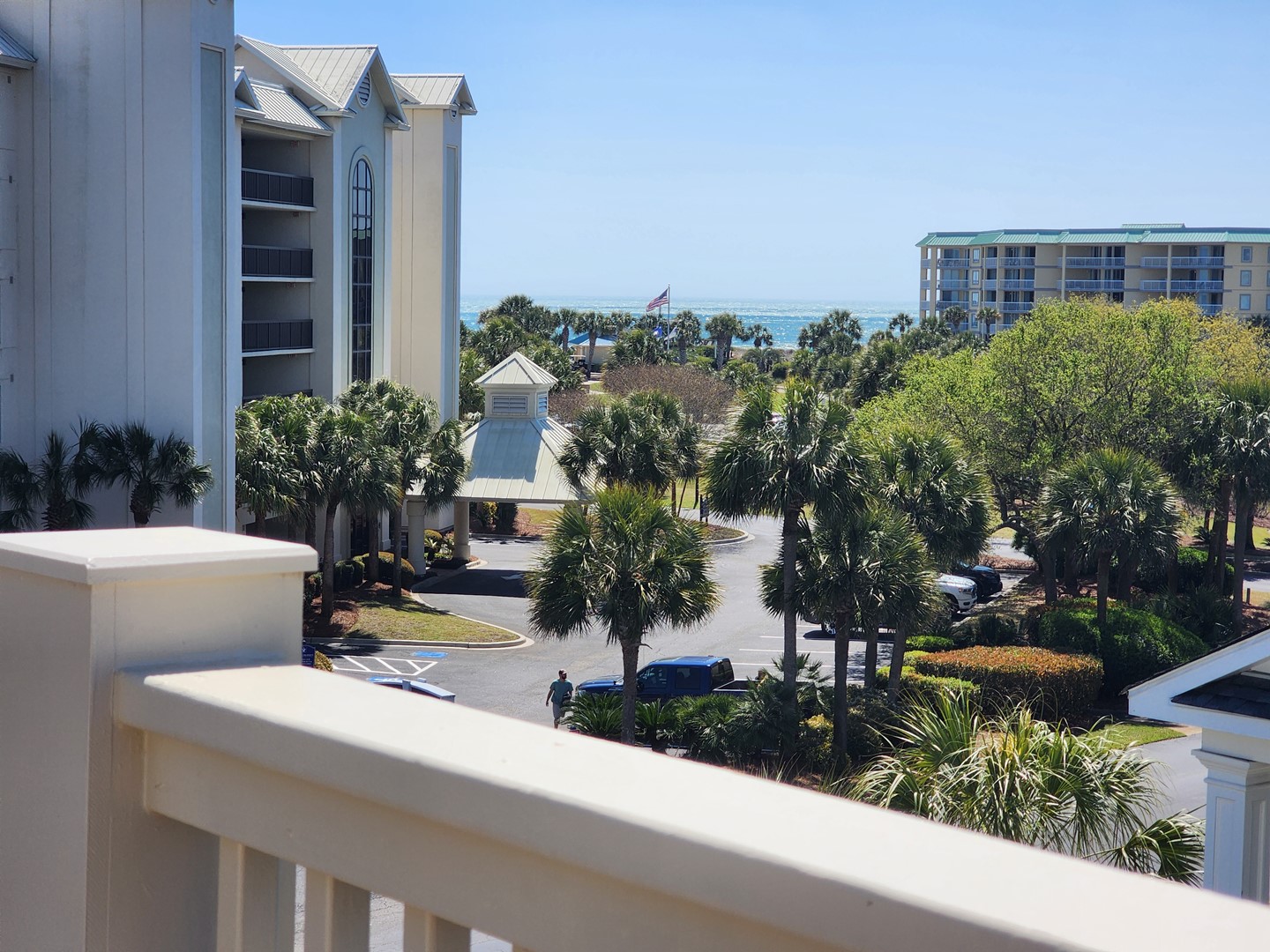 Top Floor Sundeck View to Clubhouse & Beach Access