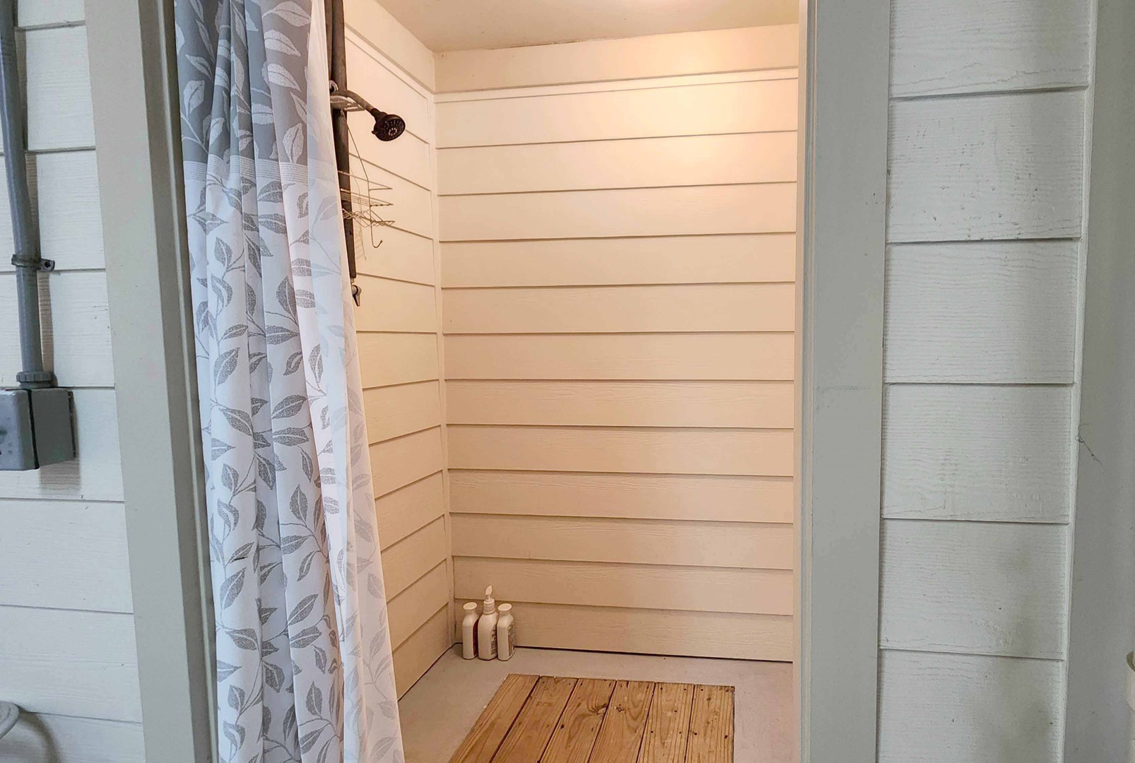 Outside Hot/Cold Shower