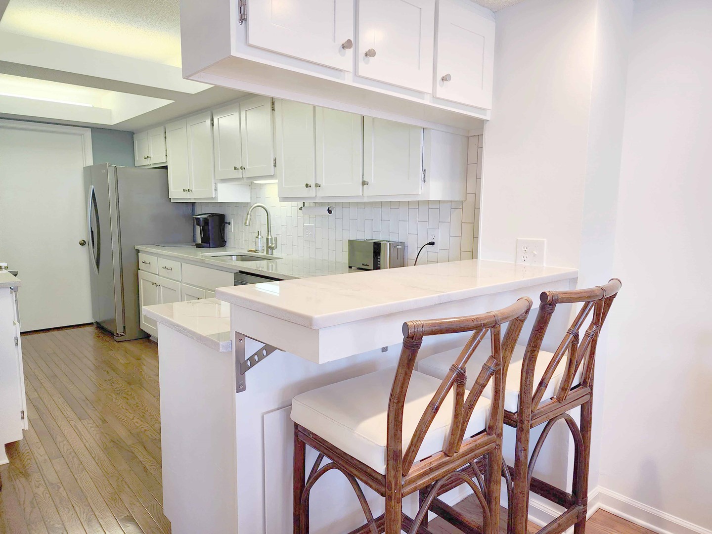 Breakfast Bar & Kitchen