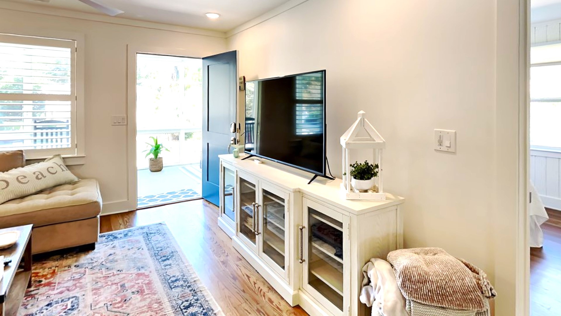 Sanctuary by the Sea - Living room 3