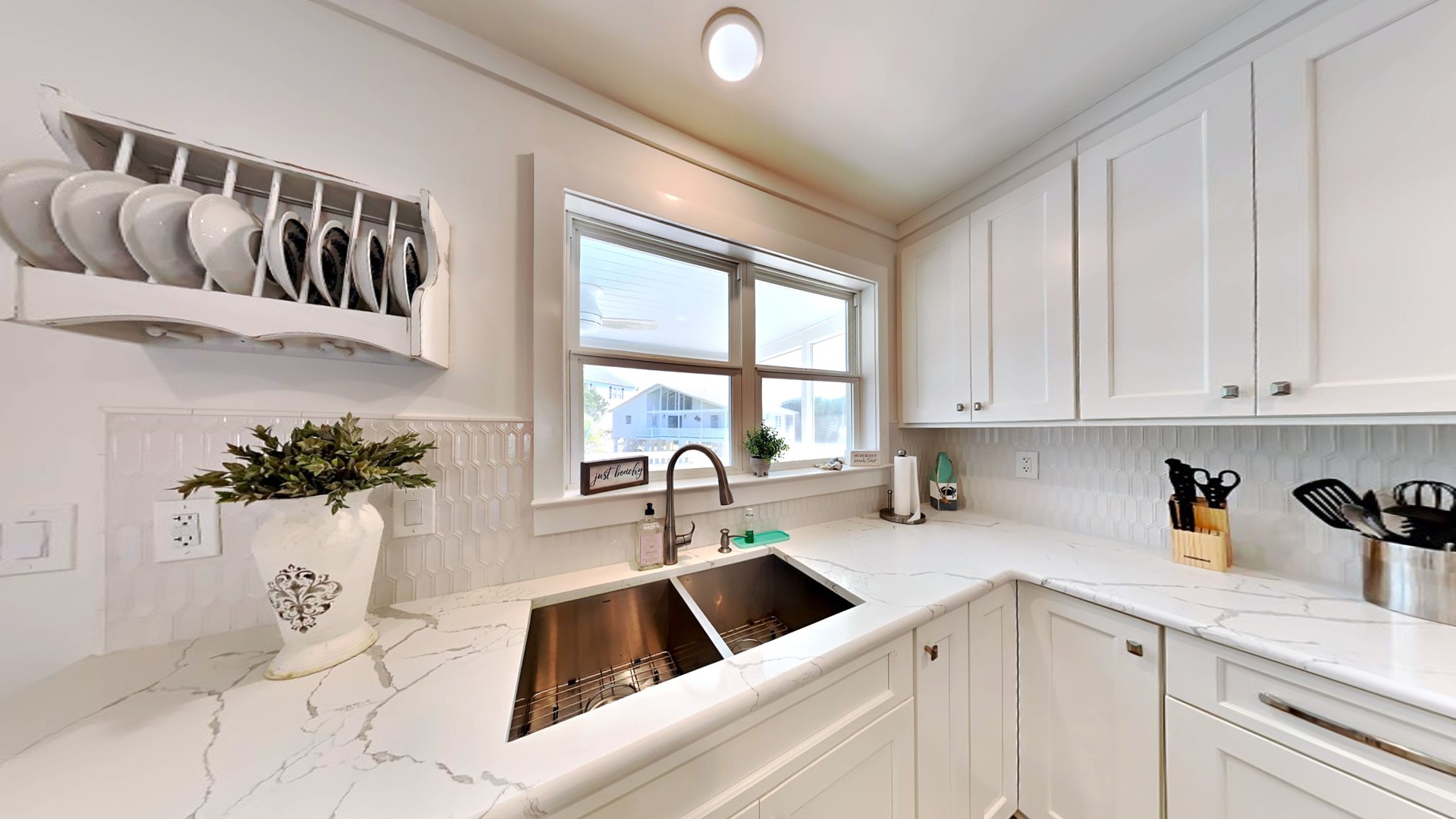 Sanctuary by the Sea - Kitchen