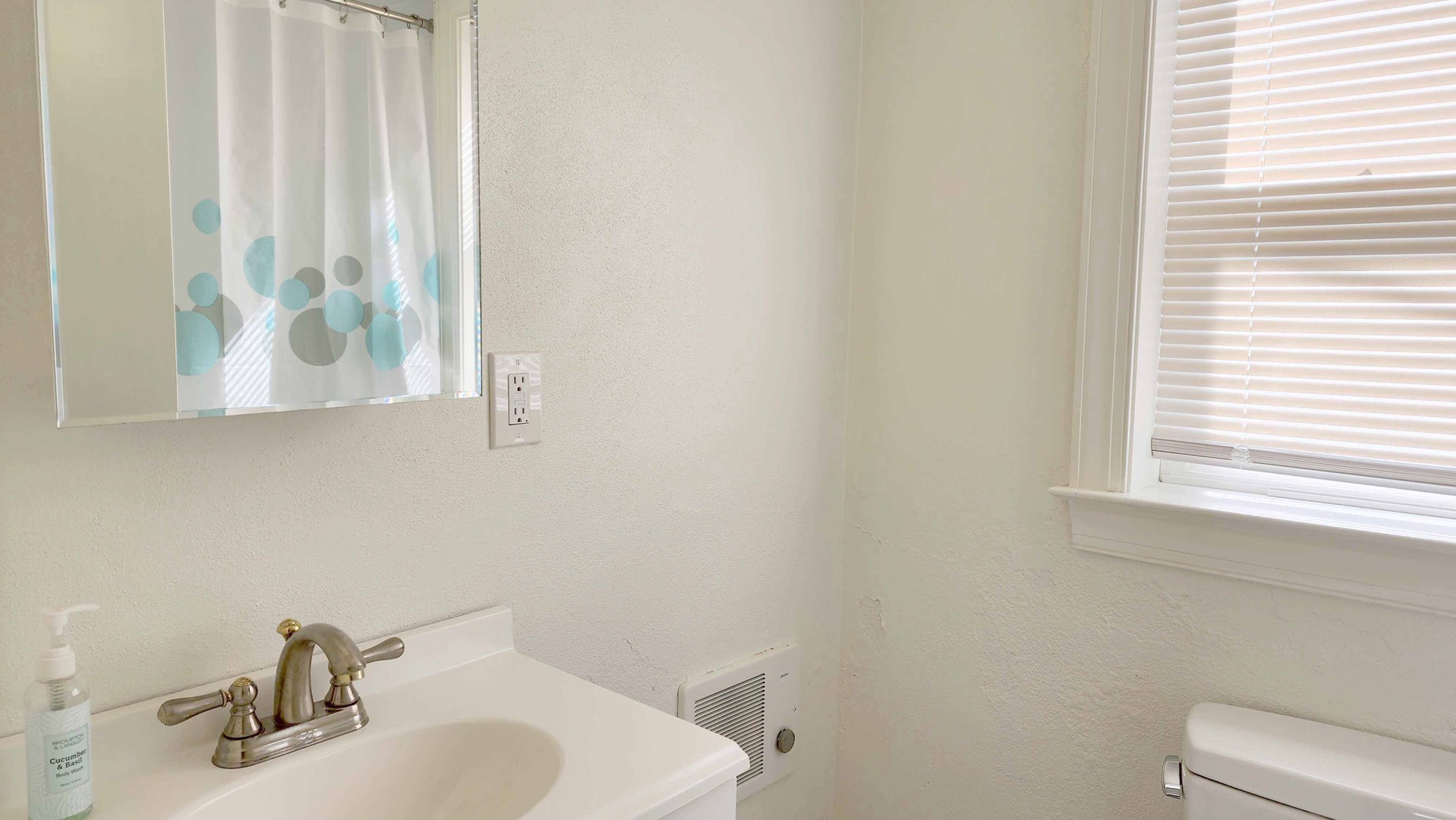Sanctuary by the Sea - Downstairs bathroom